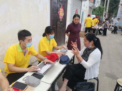 菏澤學院黨員“雙報到” 深入社區踐初心，健康咨詢暖人心